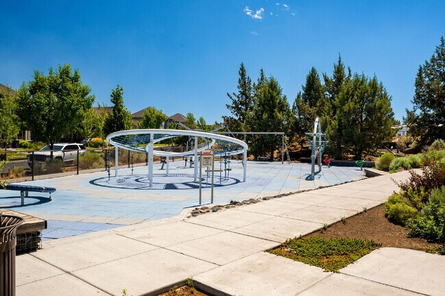 Building Photo - 3 Bed / 2 Bath near Pine Nursery Park — Grass Park Next Door, Private Community Pool