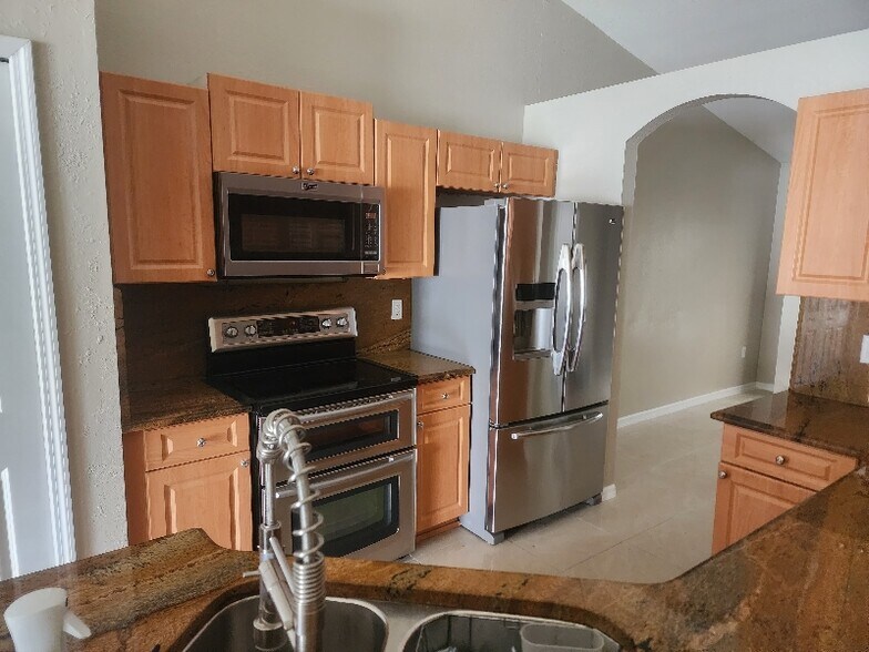 Primary Photo - 317 Puffer Ct