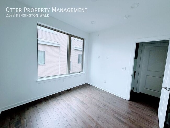 Building Photo - 2142 Kensington Walk