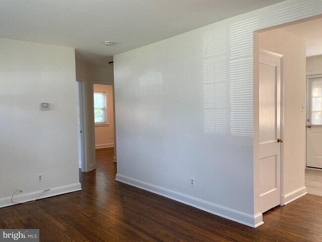 Building Photo - 4410 Woodfield Rd