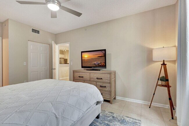Building Photo - 630 S Sapodilla Ave