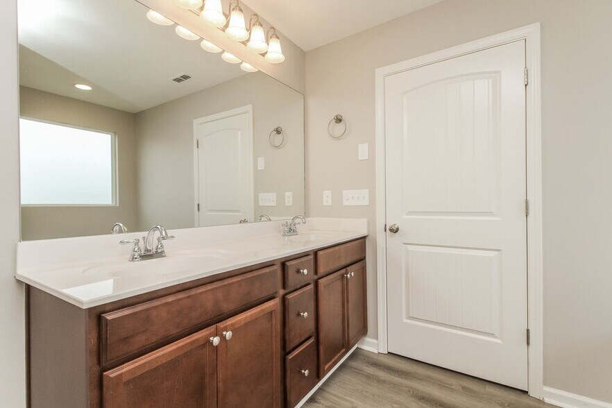 Building Photo - 1393 Rockglade Run