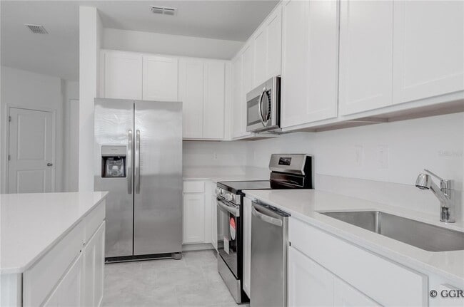 Building Photo - 3290 Laurent Lp