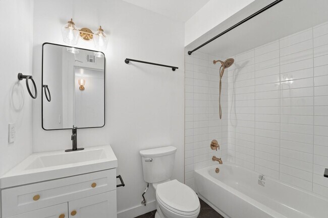 Building Photo - Discover this beautifully renovated 3-bedroom, 2-bath home in Mesa, AZ!
