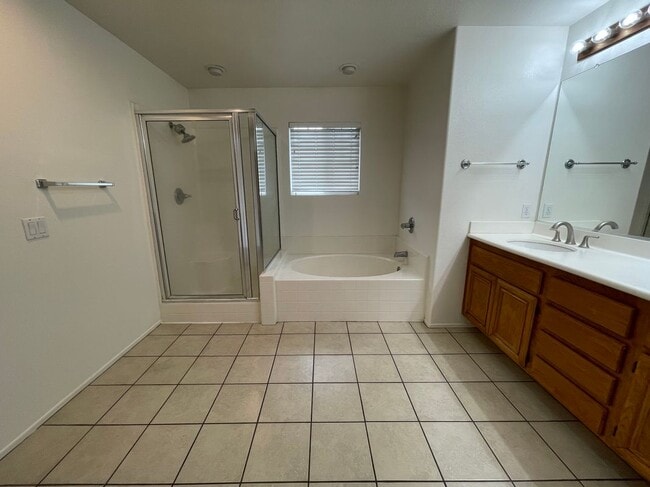 Building Photo - 2300 Jeans Ct