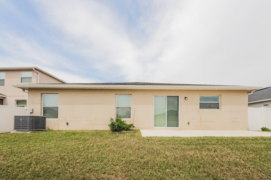 Building Photo - 13548 Pitanga St