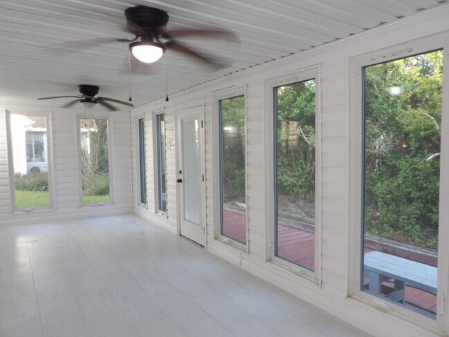 Building Photo - 5040 Capulet Cir