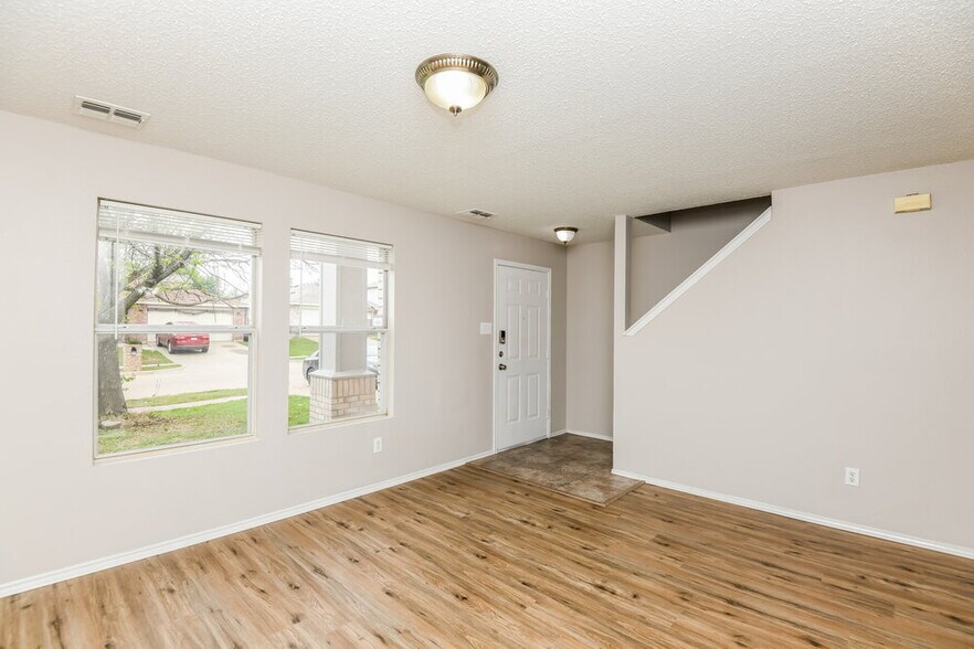 Building Photo - 4329 Meadowknoll Dr