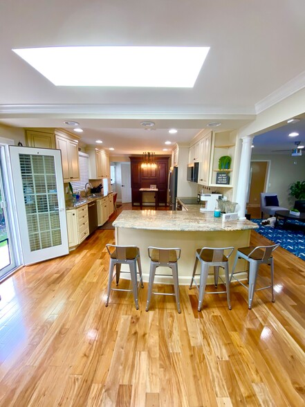 Kitchen counter eating area - 1400 Camp Ave