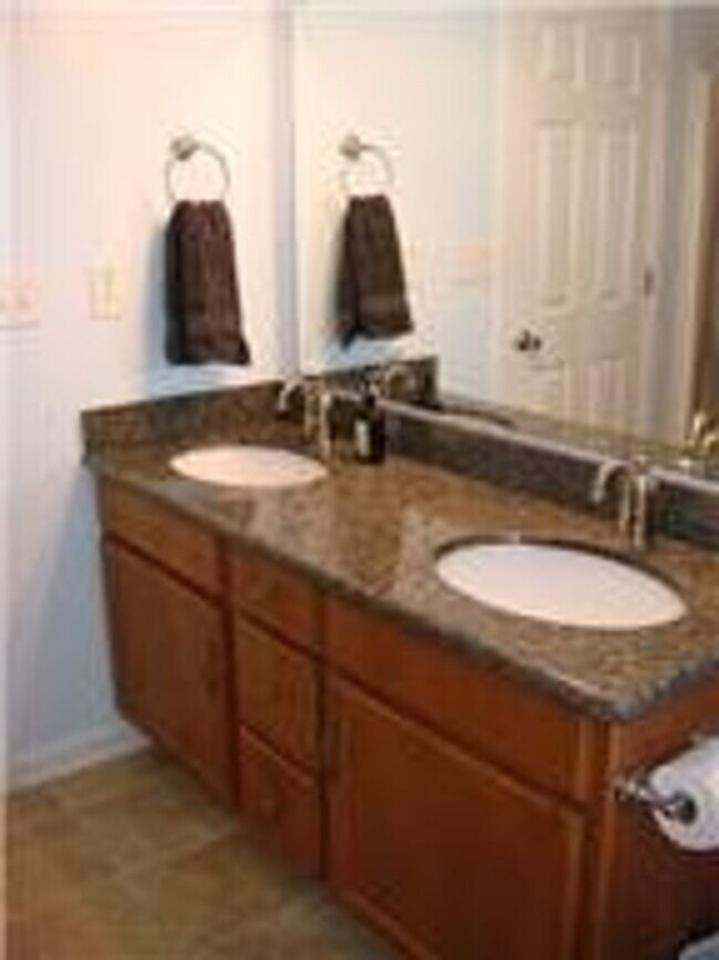 Building Photo - 3128 Brook Hill Dr