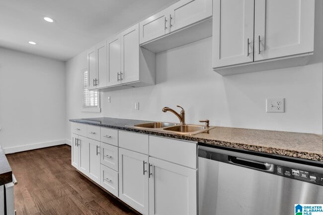 Building Photo - 305 Sterrett Ave