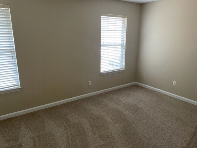 Building Photo - **MOVE IN WITH NO SECURITY DEPOSIT**8205 Autumn Greene Dr: Spacious 4 BR, 2.5 BA home only 2 mile...