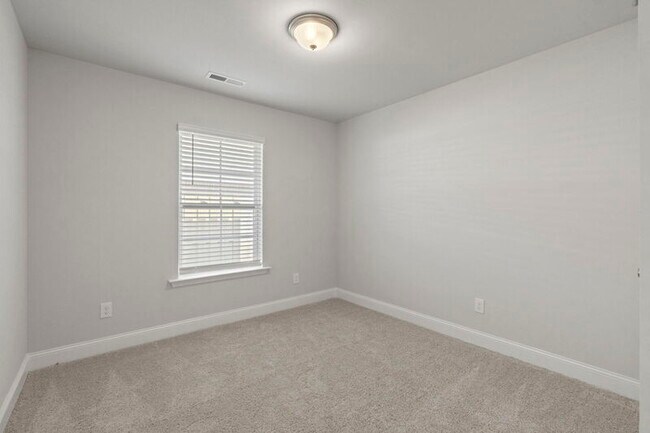 Building Photo - 9102 Eagle Trce Dr SE