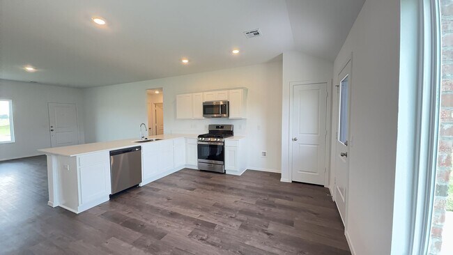 Building Photo - Beautiful new construction 3 bed, 2 bath home in Broken Arrow!