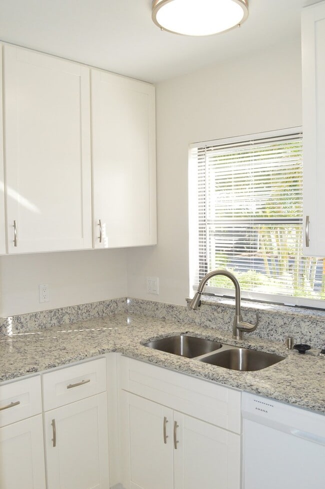 Building Photo - 26560 Southern Pines Dr