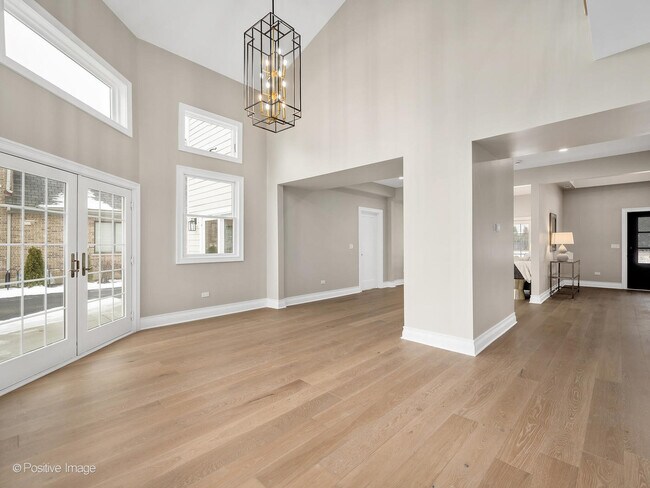 Building Photo - 608 W 55th St
