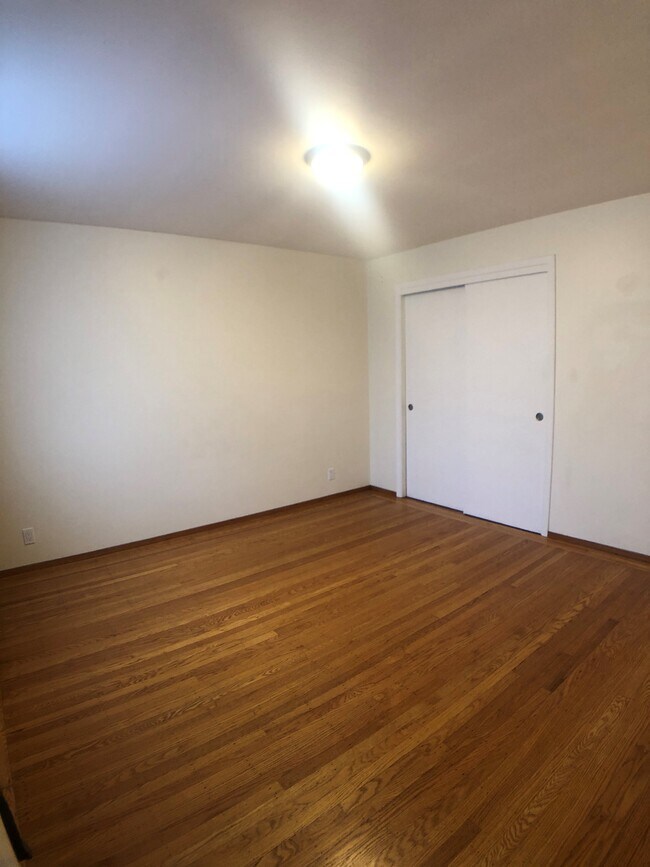 Building Photo - 36 Oakwood St