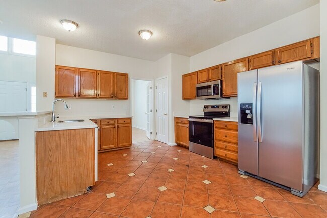 Building Photo - 813 Hanska Way