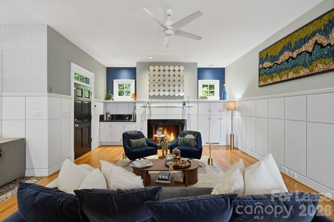 Building Photo - 1124 Dilworth Crescent Row