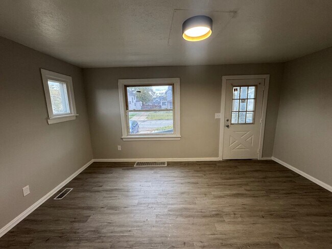 Building Photo - 117 W 30th St