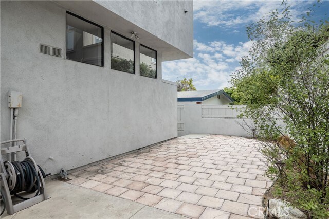 Building Photo - 604 N Irena Ave