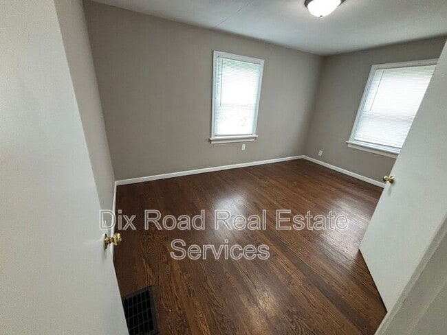 Building Photo - 340 Burleigh Ave
