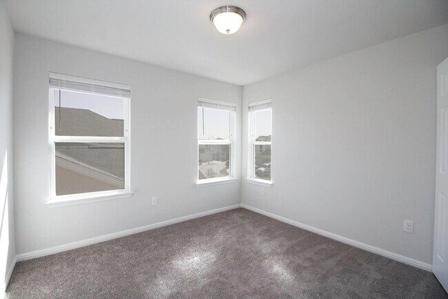 Building Photo - 10305 Forest Grove Dr