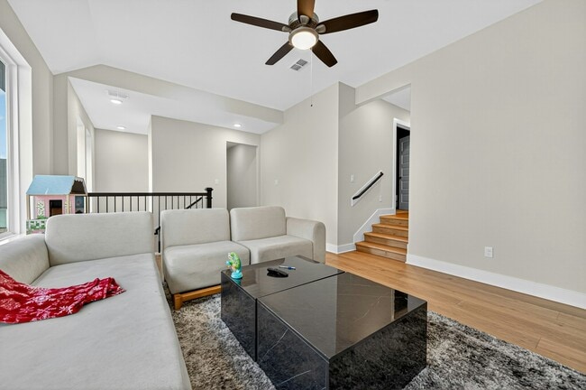 Building Photo - 7727 Pleasant Crst Dr