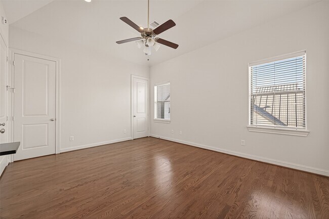 Building Photo - 3217 Maxroy St