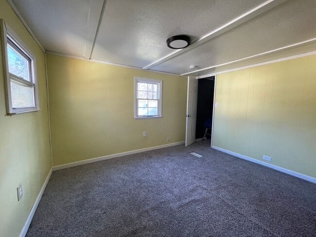 Building Photo - FOR RENT 3 Bedroom, 1 Bath Home in Laurel Lakes, NJ $1500