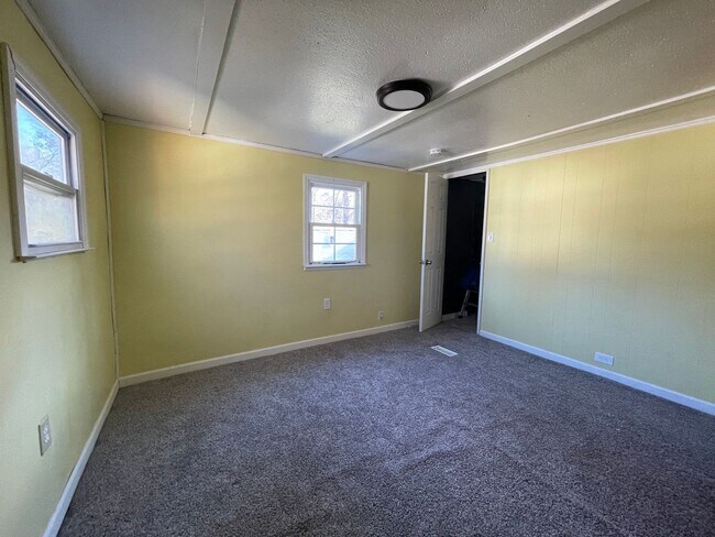 Building Photo - FOR RENT 3 Bedroom, 1 Bath Home in Laurel Lakes, NJ $1570