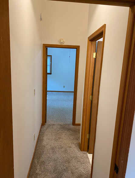 Upstairs corridor separating 2 bedrooms upstairs - 267 Whitewater Overlook