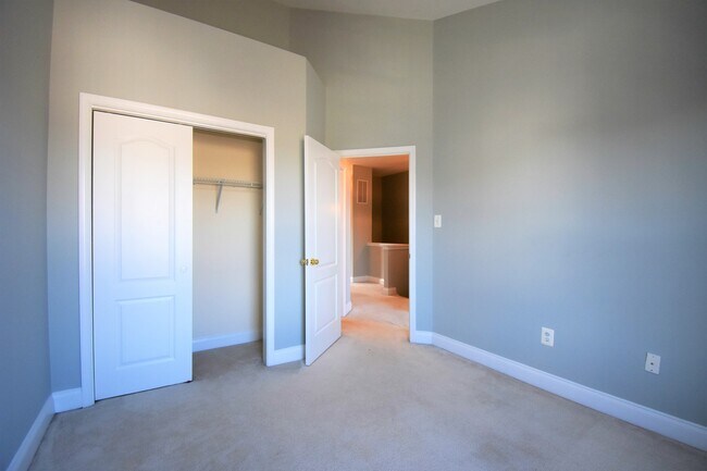 Building Photo - Fantastic 3 Bedroom 2.5 Bathroom Townhouse in KING FARM!