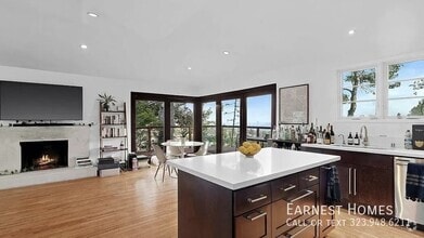 Building Photo - 2736 Hollyridge Dr