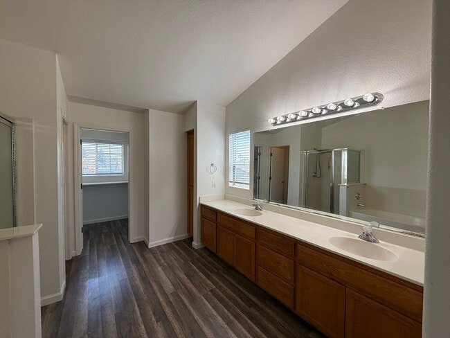 Building Photo - 4-bedroom two story home in Sylvan School ...