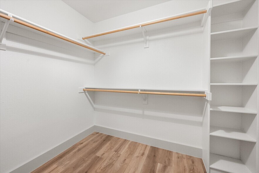 Building Photo - 5021 Bayberry Dr