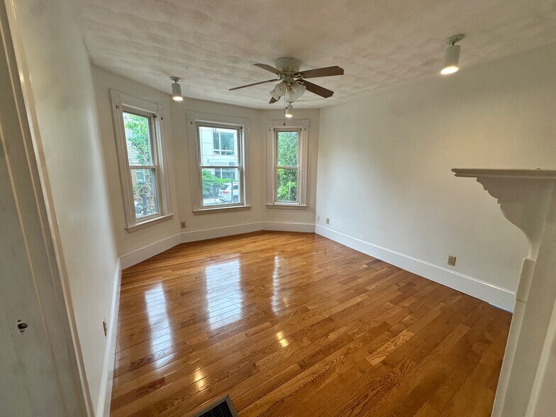 Building Photo - 602 Putnam Ave