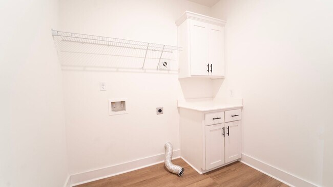 Building Photo - Stunning Like-New 4-Bedroom Home Just Minutes from Fort Stewart