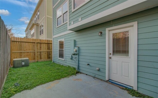 Building Photo - 2631 Woodridge Manor Dr