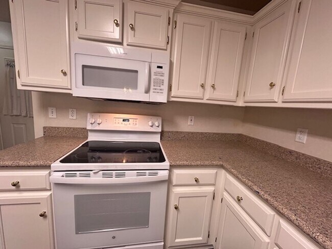 Building Photo - 4073 Willow Glen Cir