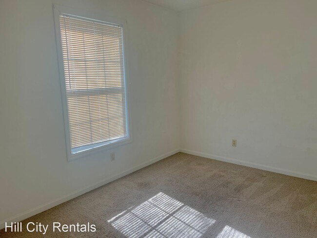 Building Photo - 3 br, 1.5 bath House - 916 Grand Arbre Drive