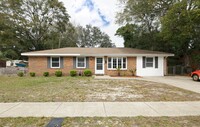 Building Photo - Central Niceville Location with a pool.