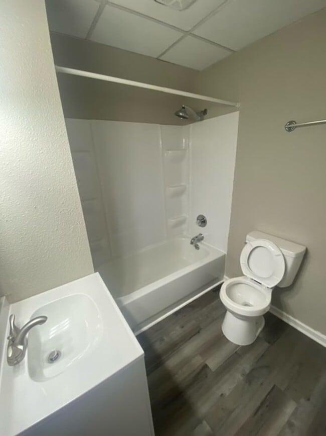 Building Photo - 829 W Franklin St