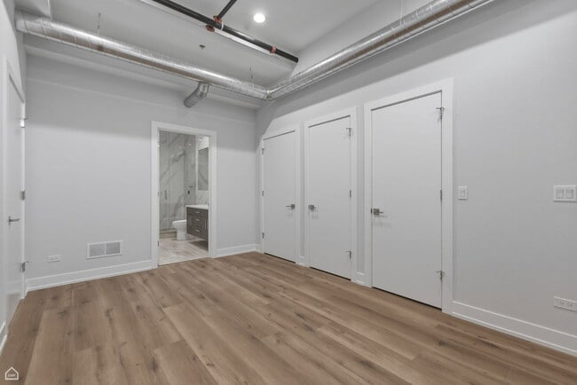 Building Photo - 2354 N Washtenaw Ave