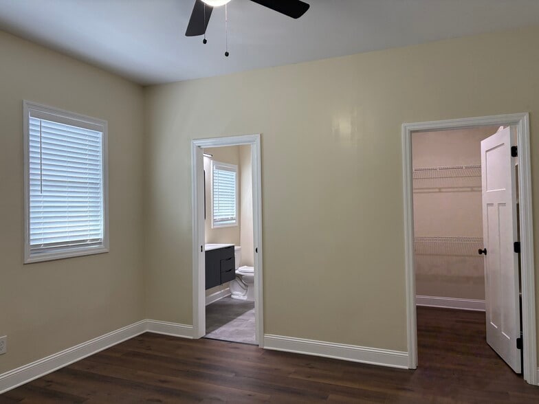 Building Photo - 214 Lamont St