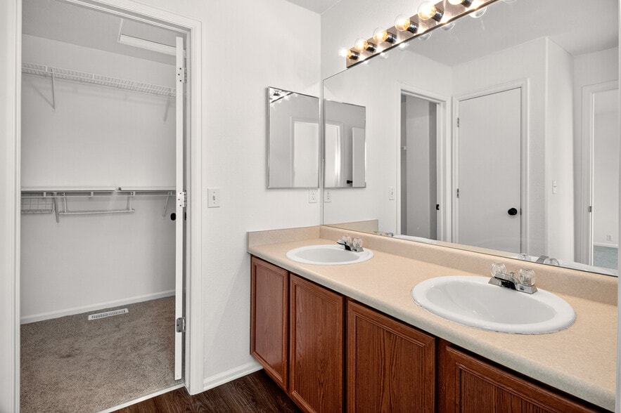 Primary Attached Private Bath - 5950 Tympany Pt
