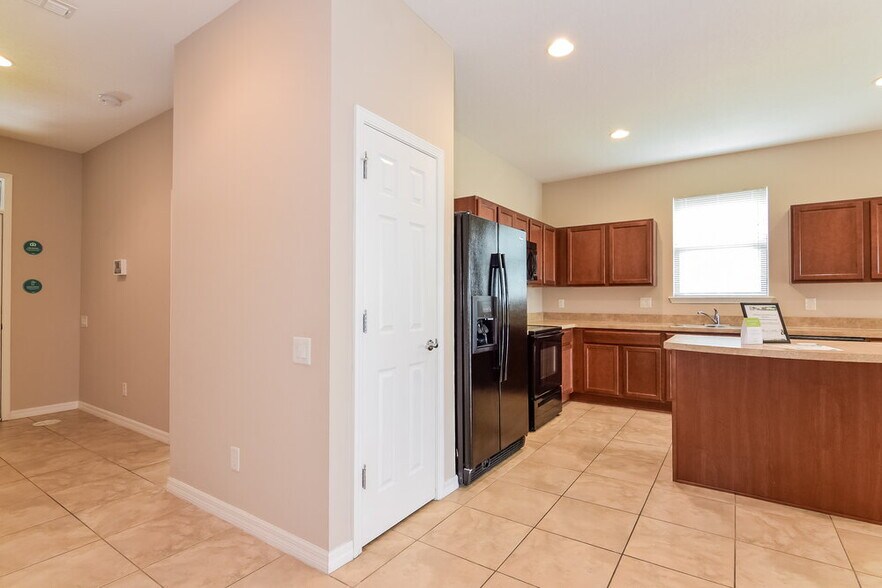 Building Photo - 10615 55th Ct E