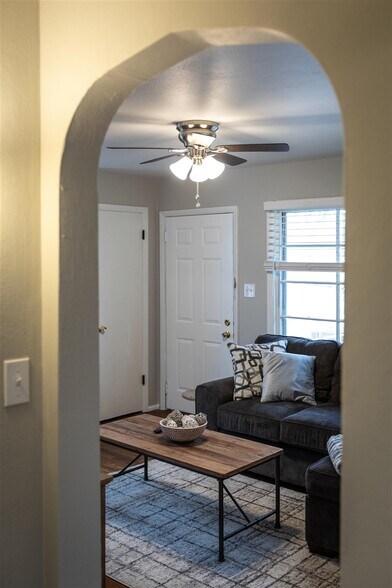 Building Photo - 903 N Gregory St