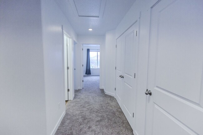 Building Photo - 3569 Grassland Dr