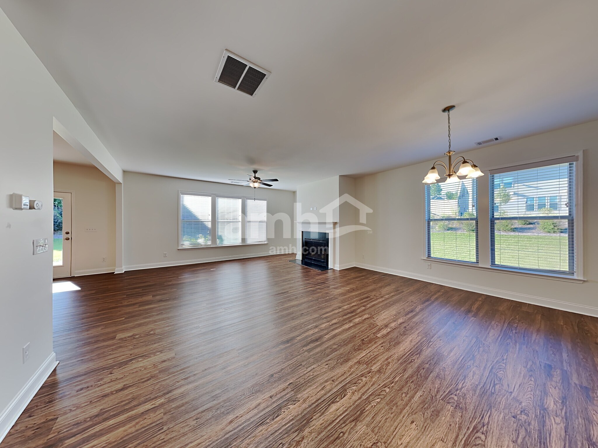 Building Photo - 5935 Hart Way